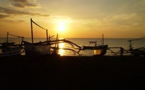 Profitez d'un magnifique lever de soleil à Lovina avec Lune de Miel Bali